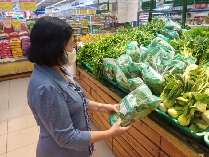 Một số sản phẩm nông nghiệp sản xuất tiêu chuẩn VietGAP đã vào siêu thị. Ảnh: KS.