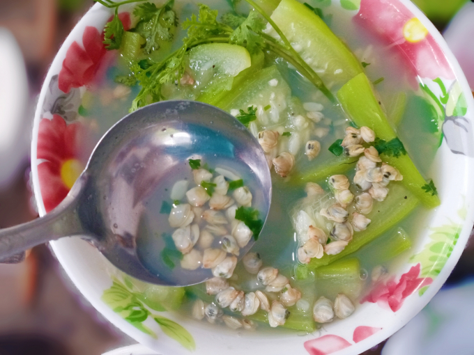 Canh hến