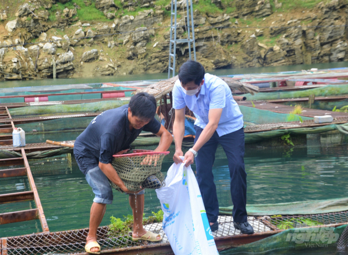 Nghề nuôi trồng thủy sản trên hồ sinh thái Na Hang đang tạo việc làm cho hàng nghìn lao động cho tỉnh Tuyên Quang. Ảnh: Đào Thanh.