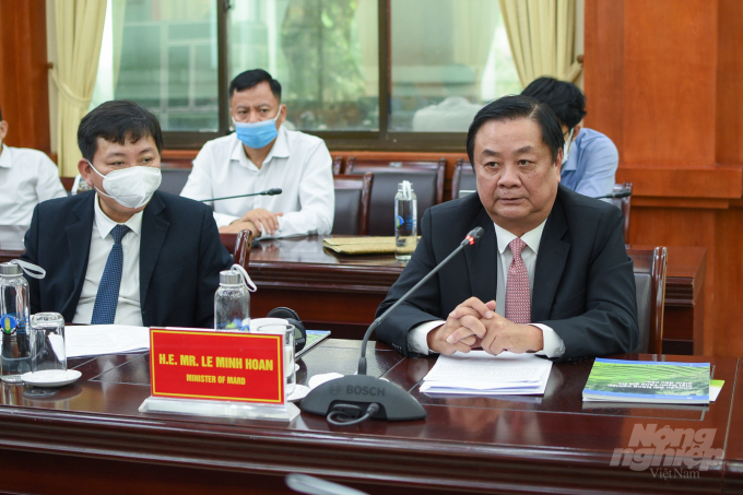 Các vấn đề về nông nghiệp được Bộ trưởng Lê Minh Hoan nêu ra với đại diện World Bank tại Việt Nam. Ảnh: Tùng Đinh.