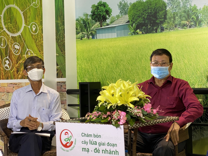 TS Hồ Văn Chiến (bên trái) và PGS.TS Mai Thành Phụng tư vấn trực tuyến kỳ 2 ngày 8/6/2021 về chủ đề 'Chăm bón cây lúa giai đoạn mạ đến đẻ nhánh'. Ảnh: Hồ Huy.