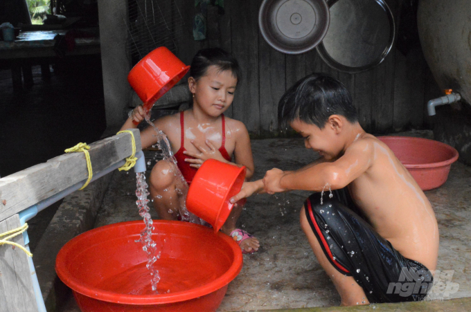 Hồ chứa và nhà máy cung cấp nguồn nước sạch đảm bảo sức khỏe người dân, góp phần cùng địa phương thực hiện chương trình mục tiêu quốc gia xây dựng nông thôn mới. Ảnh: Trung Chánh.