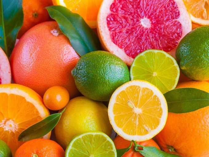 Các loại trái cây có múi như quả cam, quýt, bưởi,… là một gợi ý rất đáng tham khảo khi bạn muốn tìm loại thực phẩm chống lão hóa da. Ảnh minh họa.