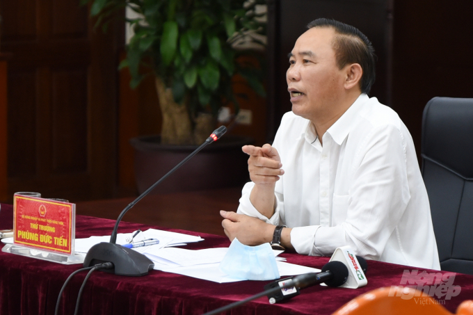 Deputy Minister Phung Duc Tien worked with units of the MARD on administrative reform on the afternoon of June 28th. Photo: Tung Dinh.