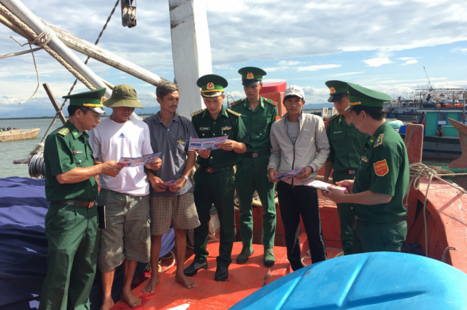 Border guard forces propagate and mobilize fishing vessel owners to comply with the law on combating illegal fishing.