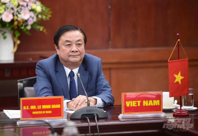 Bộ trưởng Lê Minh Hoan tham gia Hội nghị bàn tròn Lãnh đạo quốc gia chuẩn bị cho Hội nghị thượng đỉnh về Hệ thống lương thực, thực phẩm năm 2021. Ảnh: Tùng Đinh.