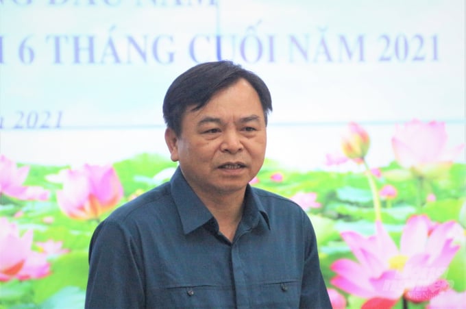 Deputy Minister Nguyen Hoang Hiep pointed out five tasks that need to be studied to direct and invest in disaster prevention in 2021. Photo:  Pham Hieu.