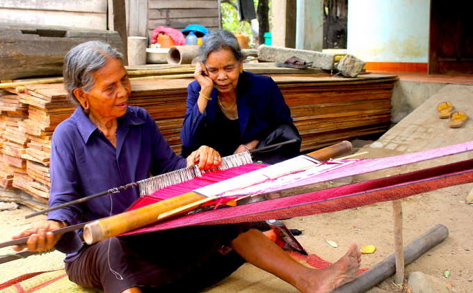 Hiện nay, nữ già làng Ksor H’lâm là người có uy tín nhất xã Ia Mơr, được người dân yêu quý, tin tưởng. Ảnh: Phúc Lập.