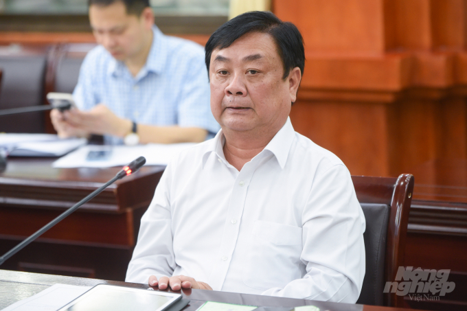Bộ trưởng Lê Minh Hoan nhấn mạnh không chỉ bảo vệ mà phải tạo ra nguồn lực kinh tế từ rừng. Ảnh: Tùng Đinh.