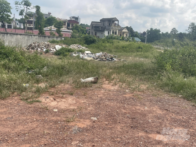 Có một điều lạ, tại Dự án khu nhà ở Bắc Sơn - Sông Hồng tại phường Hoàng Văn Thụ, thành phố Thái Nguyên đã bỏ hoang hóa suốt 2 nhiệm kỳ vừa qua. Ảnh: VB.