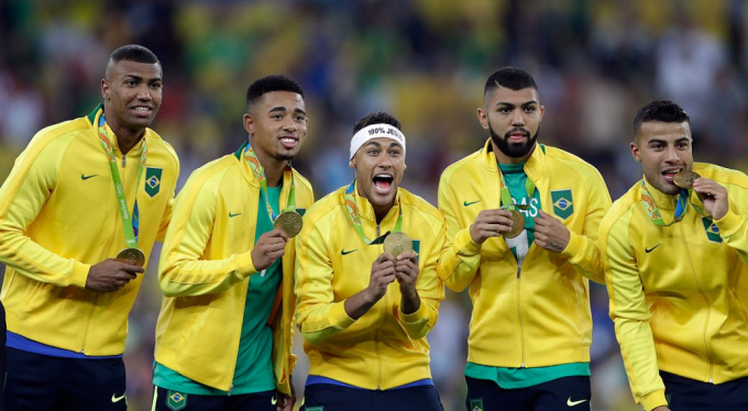 Đội tuyển Brazil mừng tấm HCV Olympic đầu tiên trong lịch sử hồi năm 2016. Ảnh: AFP.