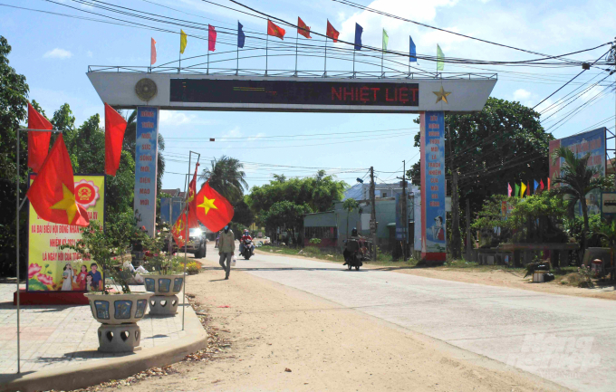 Đường giao thông nông thôn trên địa bàn xã Canh Vinh (huyện Vân Canh, Bình Định) được hoàn thiện. Ảnh: Vũ Đình Thung.