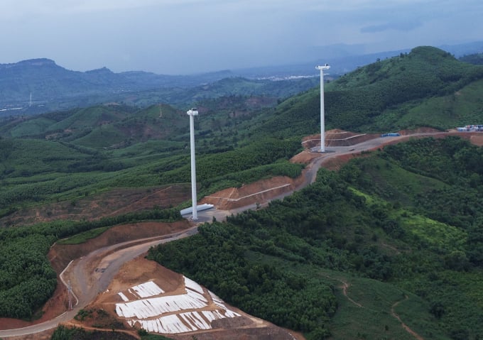 Các dự án điện gió ồ ạt được triển khai trên địa bàn huyện Hướng Hóa, Quảng Trị. Ảnh: Công Điền.