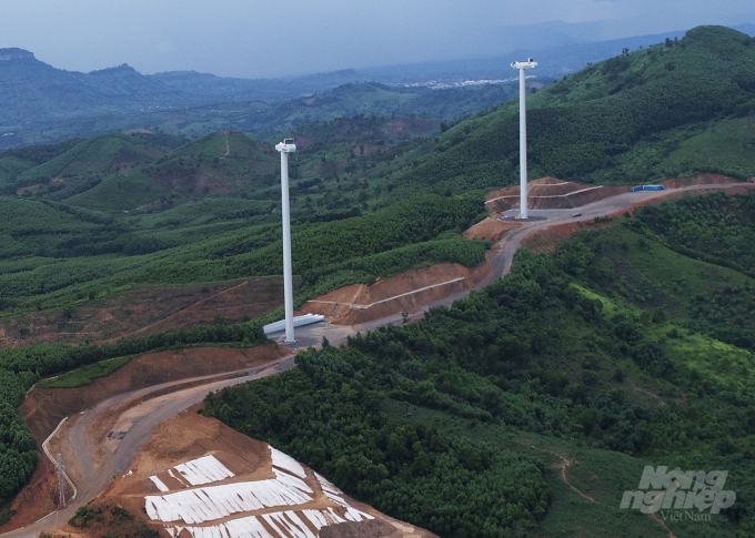 Quá trình thi công các dự án điện gió tại Hướng Hóa để lại không ít điều tiếng. Ảnh: Việt Khánh.