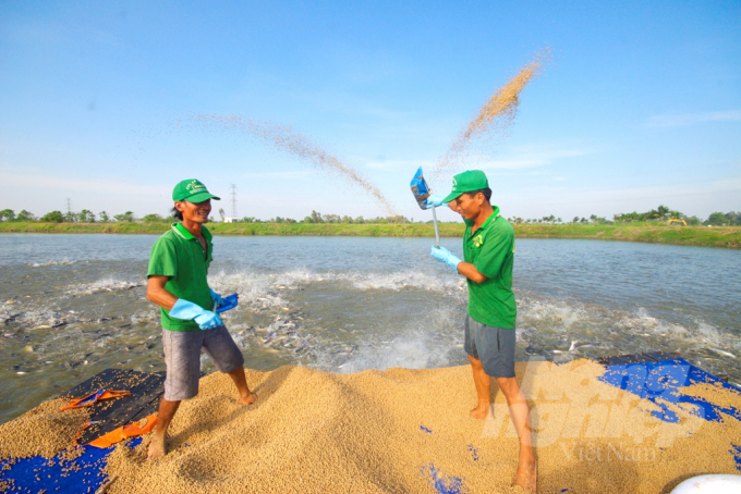 People working in supply chains need to be vaccinated against COVID-19 as soon as possible. Photo: Le Hoang Vu.