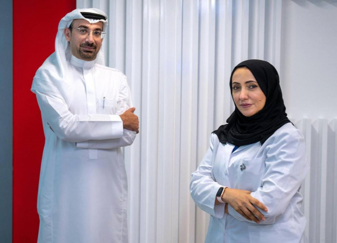 Tiến sĩ Nawal Al Kaabi và tiến sĩ Walid Zaher, hai người sẽ dẫn dắt một kế hoạch sản xuất vacxin Sinopharm ở UAE trong năm nay. Ảnh: National News.