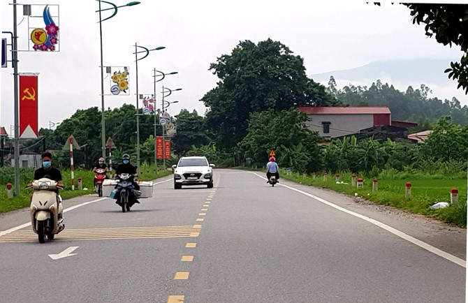 Đến nay, 86% đường trục thôn, liên thôn, đường ngõ, xóm xã Hồ Sơn, huyện Tam Đảo đã được kiên cố hóa. Ảnh: Hồng Yến.