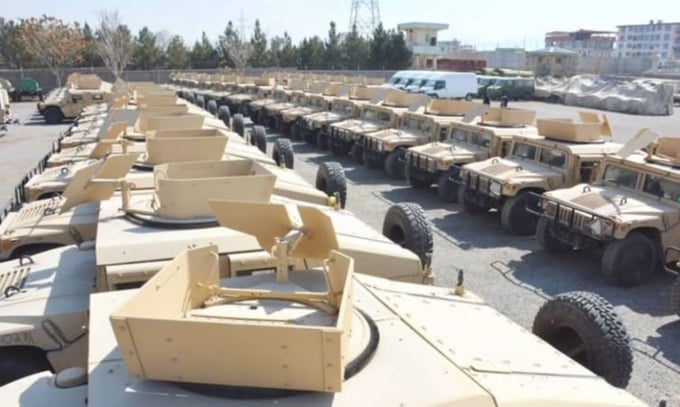 Xe quân sự được Mỹ chuyển giao cho quân đội Afghanistan hồi tháng hai. Ảnh: Reuters.