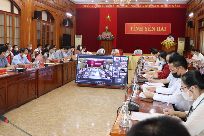 UBND tỉnh Yên Bái tổ chức hội nghị trực tuyến bàn giải pháp tháo gỡ khó khăn cho các doanh nghiệp. Ảnh: Thái Sinh.