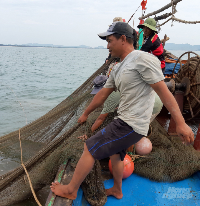 Muốn hướng đến mục tiêu phát triển bền vững ngành thủy sản Nghệ An, nhất thiết phải truyền tải quy định pháp luật đến cho ngư dân. Ảnh: Anh Khôi.