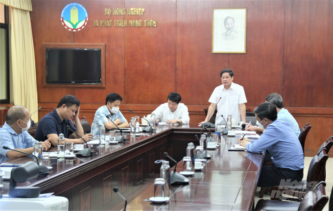 Thứ trưởng Lê Quốc Doanh chủ trì cuộc họp trực tuyến với các tỉnh thành Tây Nguyên và ĐBSCL nhằm đẩy nhanh tiến độ thực hiện Dự án VnSAT. Ảnh: Phạm Hiếu.