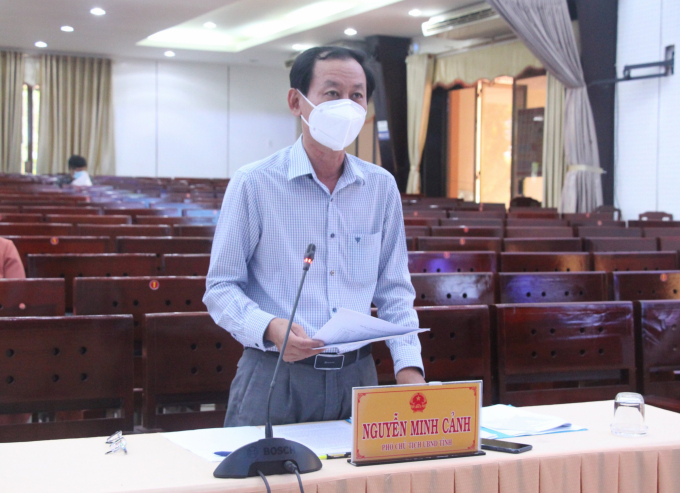 Phó Chủ tịch UBND tỉnh Nguyễn Minh Cảnh đề nghị công tác tiêu độc khử trùng cần được thực hiện quyết liệt hơn. Ảnh: Minh Đảm.
