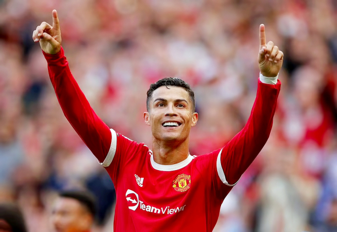 Ronaldo lập cú đúp ngay trận ra mắt Man Utd vào tối 11/9. Ảnh: Reuters.