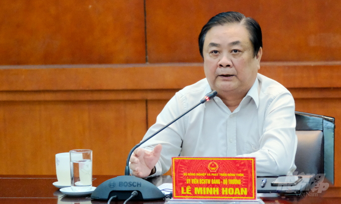Bộ trưởng Lê Minh Hoan chủ trì buổi tọa đàm tại điểm cầu Bộ NN-PTNT. Ảnh: Bảo Thắng.