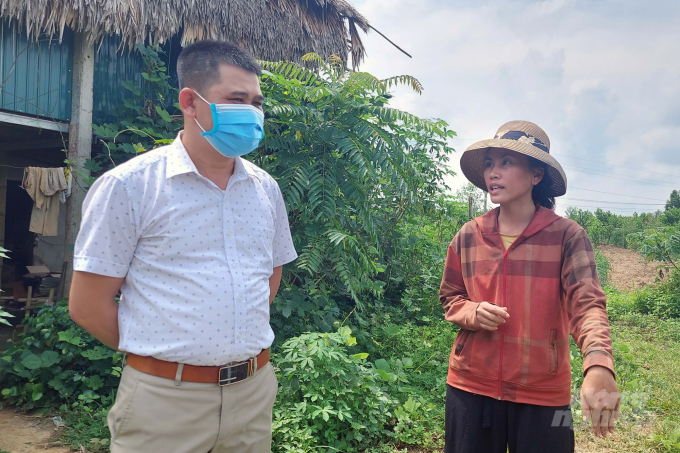 Nguyễn Thị Mai Hương (phải) và giấc mơ nông nghiệp hướng hữu cơ. Ảnh: VD.