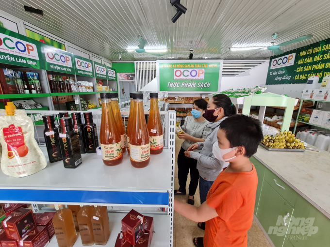 Phuc Thi Lan Huong’s family owns a OCOP store in Tuyen Quang city. Photo: Dao Thanh.