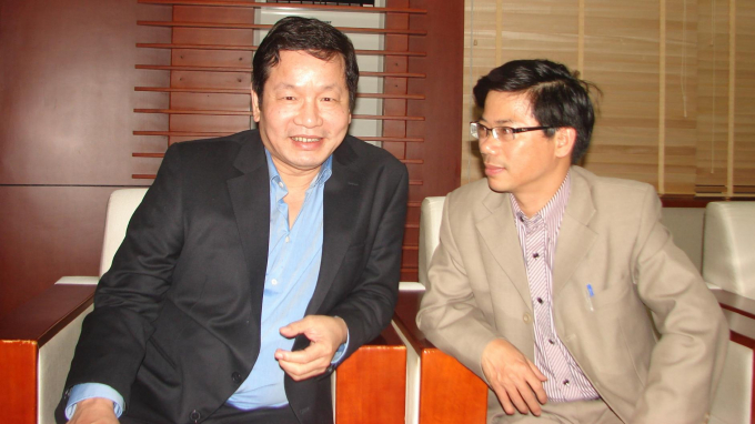 Ông Trương Gia Bình (bên trái) và tác giả.