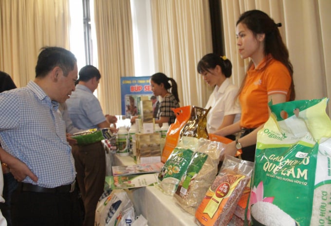Thừa Thiên- Huế đặt chỉ tiêu có 70% hộ sản xuất nông nghiệp kết nối mua, bán trên sàn thương mại điện tử. Ảnh: T.T.
