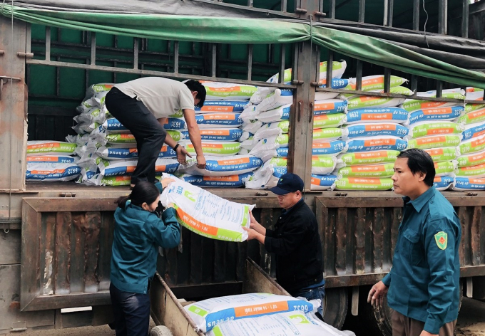 The circulation of materials and feed in the livestock industry has faced certain difficulties in recent years. Photo: TL.