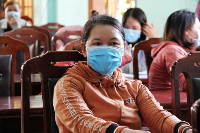 Chị Trần Thị Thúy (trú xã Tam Quang, Núi Thành, Quảng Nam) cho biết, gia đình chị có 3 người từ vùng dịch trở về quê và rất mong muốn tìm được việc làm ở địa phương. Ảnh: L.K.