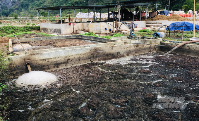Việc xử lý nước thải của hoạt động nghiền dong riềng ở xã Nguyễn Huệ, huyện Hòa An, Cao Bằng vẫn chưa được giải quyết triệt để. Ảnh: Công Hải.
