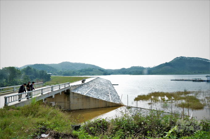 Hồ thủy lợi Ngòi Là là công trình thủy lợi lớn nhất tỉnh Tuyên Quang. Ảnh: Đào Thanh.