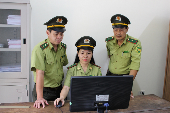 Cán bộ Kiểm lâm Bắc Giang tham gia tập huấn trực tuyến phần mềm quản lý cơ sở nuôi động vật hoang dã. Ảnh: Dương Đại Tiến.