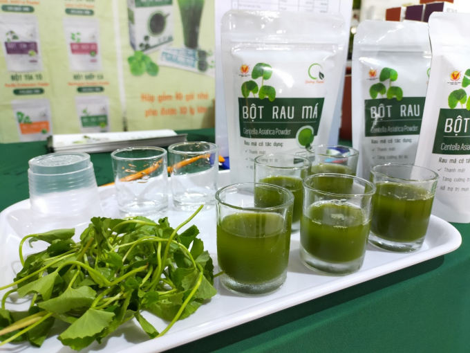Sản phẩm bột rau má sấy lạnh được nhiều người tiêu dùng ưa chuộng. Ảnh: Nguyễn Thủy.