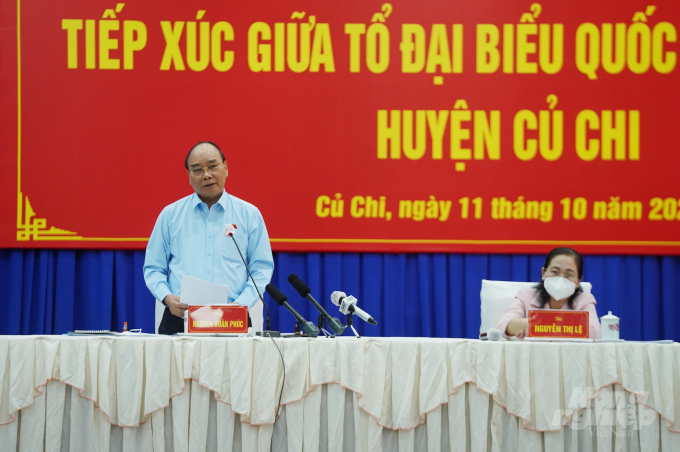 Chủ tịch nước Nguyễn Xuân Phúc tại Hội nghị trực tuyến tiếp xúc giữa đại biểu Quốc hội với cử tri huyện Củ Chi sáng 11/10. Ảnh: Nguyên Phú.