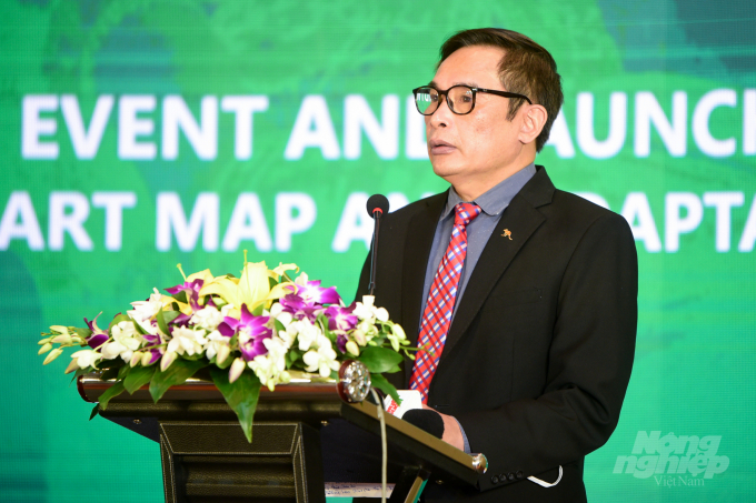 Cục trưởng Cục Trồng trọt, ông Nguyễn Như Cường giới thiệu về bộ ấn phẩm CS-MAP. Ảnh: Tùng Đinh.