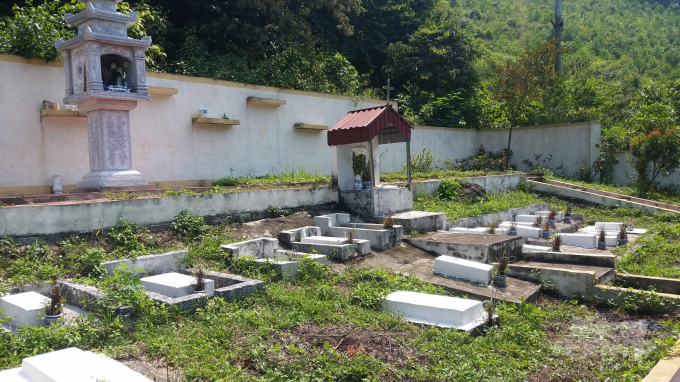 Nghĩa trang hài nhi nằm hẻo lánh một góc rừng, trong khu vực bãi rác Đá Mài (xã Tân Cương, thành phố Thái Nguyên). Ảnh: Đồng Văn Thưởng.
