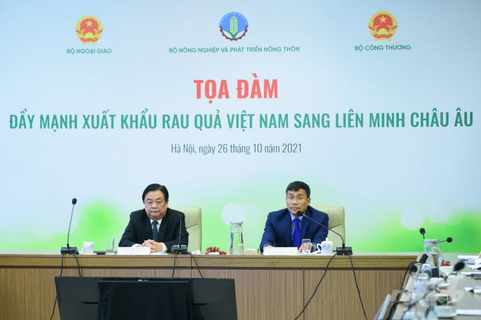 Tọa đàm đẩy mạnh xuất khẩu rau quả Việt Nam sang châu Âu được Bộ NN-PTNT phối hợp Bộ Ngoại giao tổ chức chiều 26/10. Ảnh: Tùng Đinh.