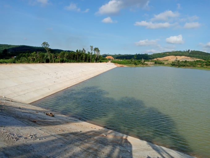 Tỉnh Quảng Ngãi có 124 hồ chứa lớn nhỏ, trong đó nhiều hồ đã xây dựng từ lâu nên xuống cấp, hư hỏng. Ảnh: L.K.