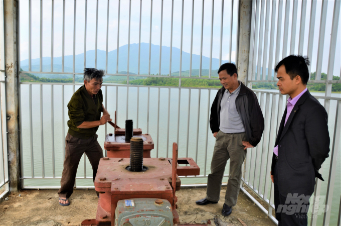 Vận hành, khai thác hồ thủy lợi Ngòi Là, công trình hồ đập lớn bậc nhất của tỉnh Tuyên Quang. Ảnh: Đào Thanh.