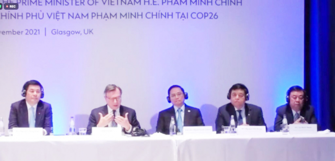 Bộ trưởng Bộ NN-PTNT Lê Minh Hoan (ngoài cùng bên phải) cùng các Bộ trưởng tham dự cuộc Hội thảo do Thủ tướng chủ trì. Ảnh: Anh Tuấn.