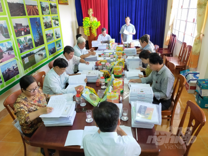 Hội đồng đánh giá, phân hạng sản phẩm OCOP trên địa bàn tỉnh Cà Mau. Ảnh: Quốc Việt.