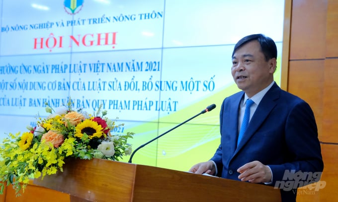 Thứ trưởng Bộ NN-PTNT Nguyễn Hoàng Hiệp phát biểu chỉ đạo tại hội nghị. Ảnh: Bảo Thắng.