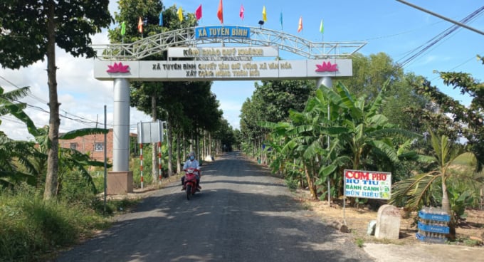 Xã Tuyên Bình, huyện Vĩnh Hưng phấn đấu về đích nông thôn mới năm 2021. Ảnh: MĐ.