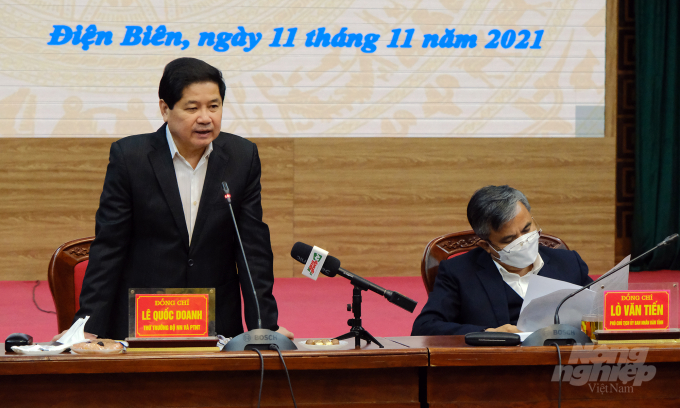 Thứ trưởng Lê Quốc Doanh làm việc với UBND tỉnh Điện Biên ngày 11/11. Ảnh: Bảo Thắng.