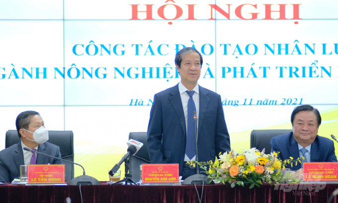 Bộ trưởng Bộ GD-ĐT Nguyễn Kim Sơn phát biểu tại Hội nghị chiều 14/11. Ảnh: Đức Minh.